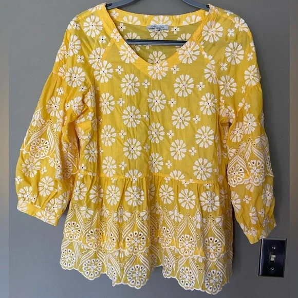 JOHN MARK Floral Embroidered 3/4 Puff Sleeve Ruffle Scalloped Hem Top Size M - Picture 3 of 8
